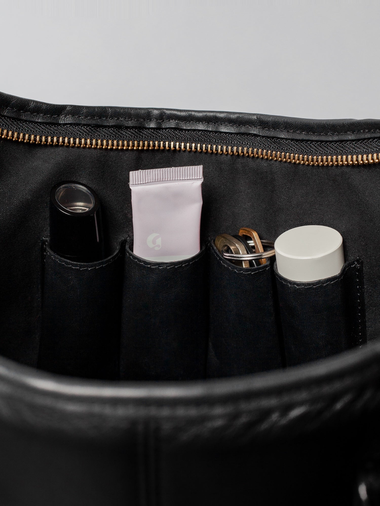 Blankens The Banana Bag in black leather