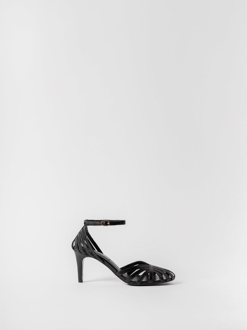 Blankens The Caroline Black