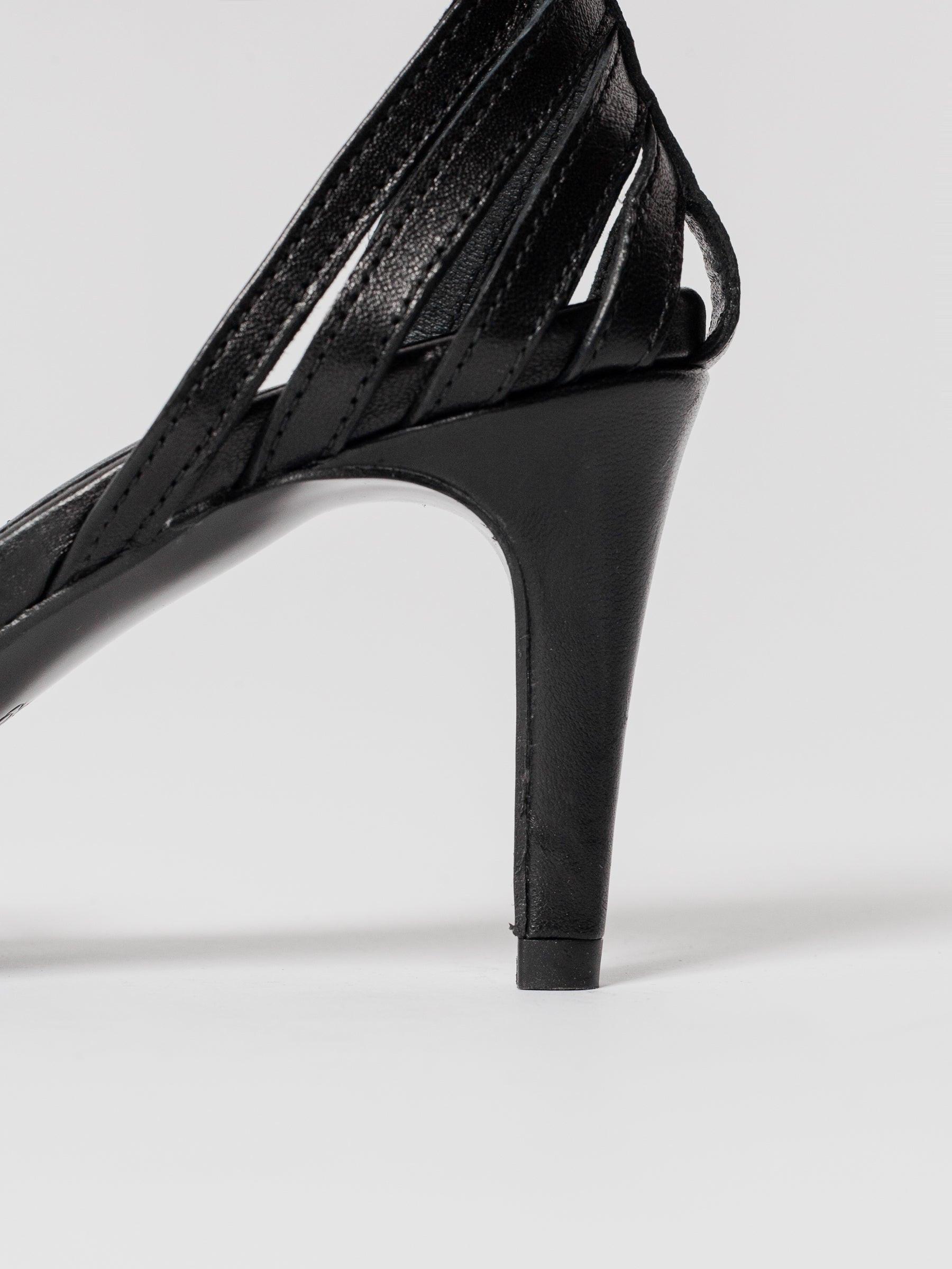 Blankens The Caroline Black