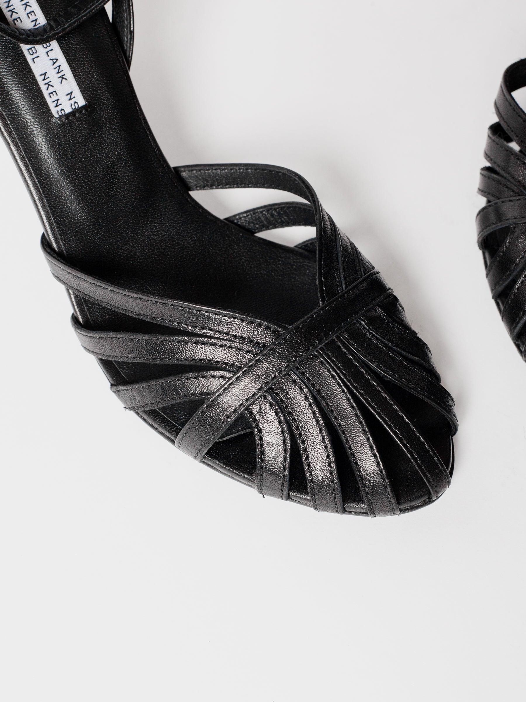 Blankens The Caroline Black