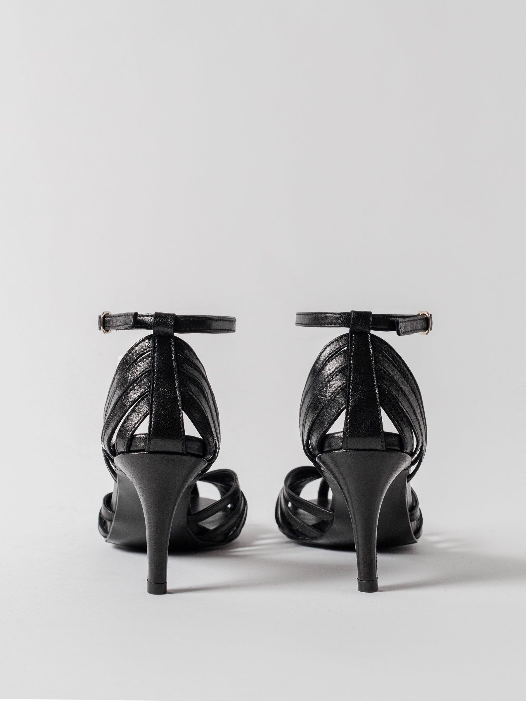 Blankens The Caroline Black