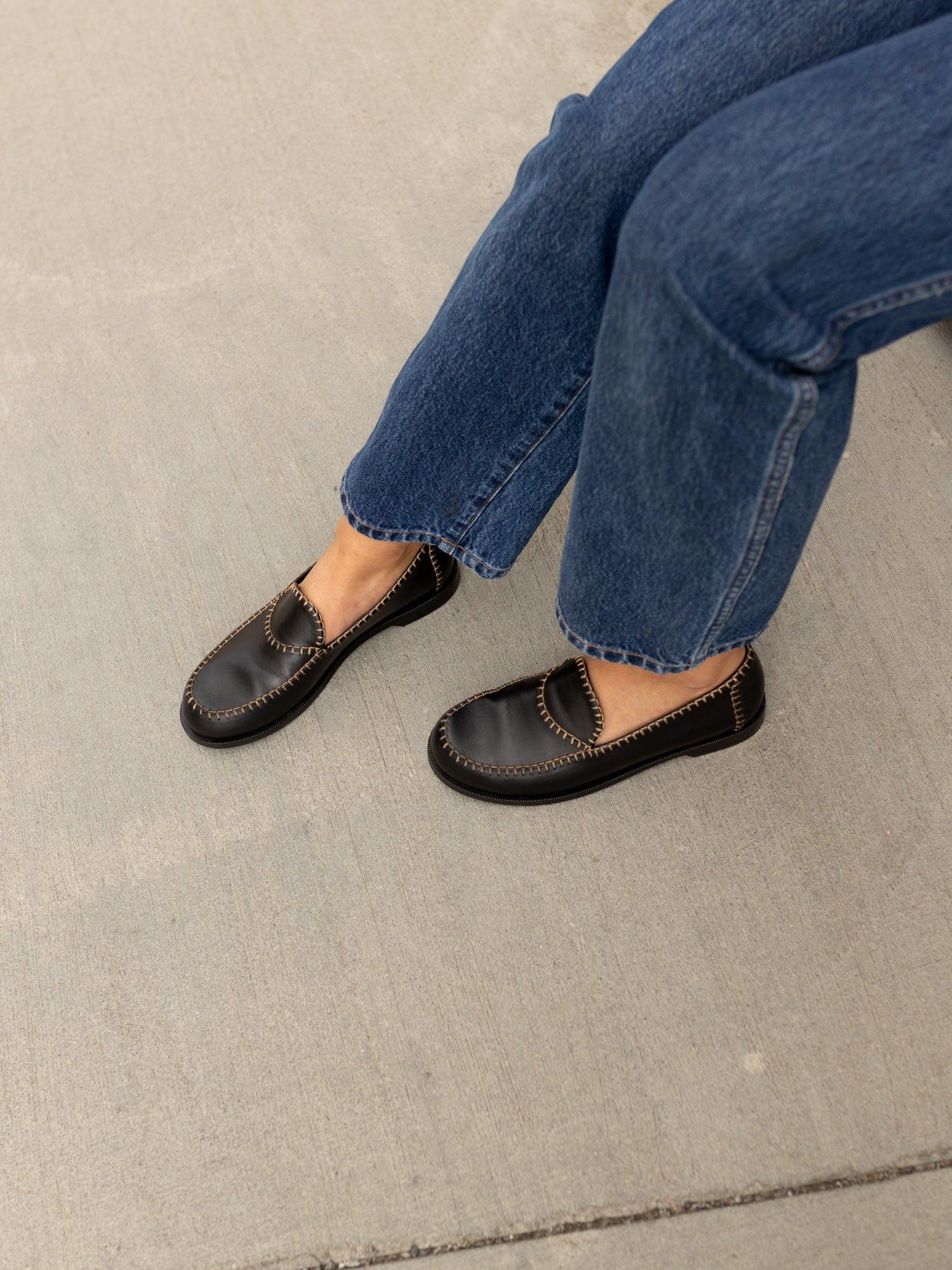 Blankens The Celeste Contrast Stitching loafers