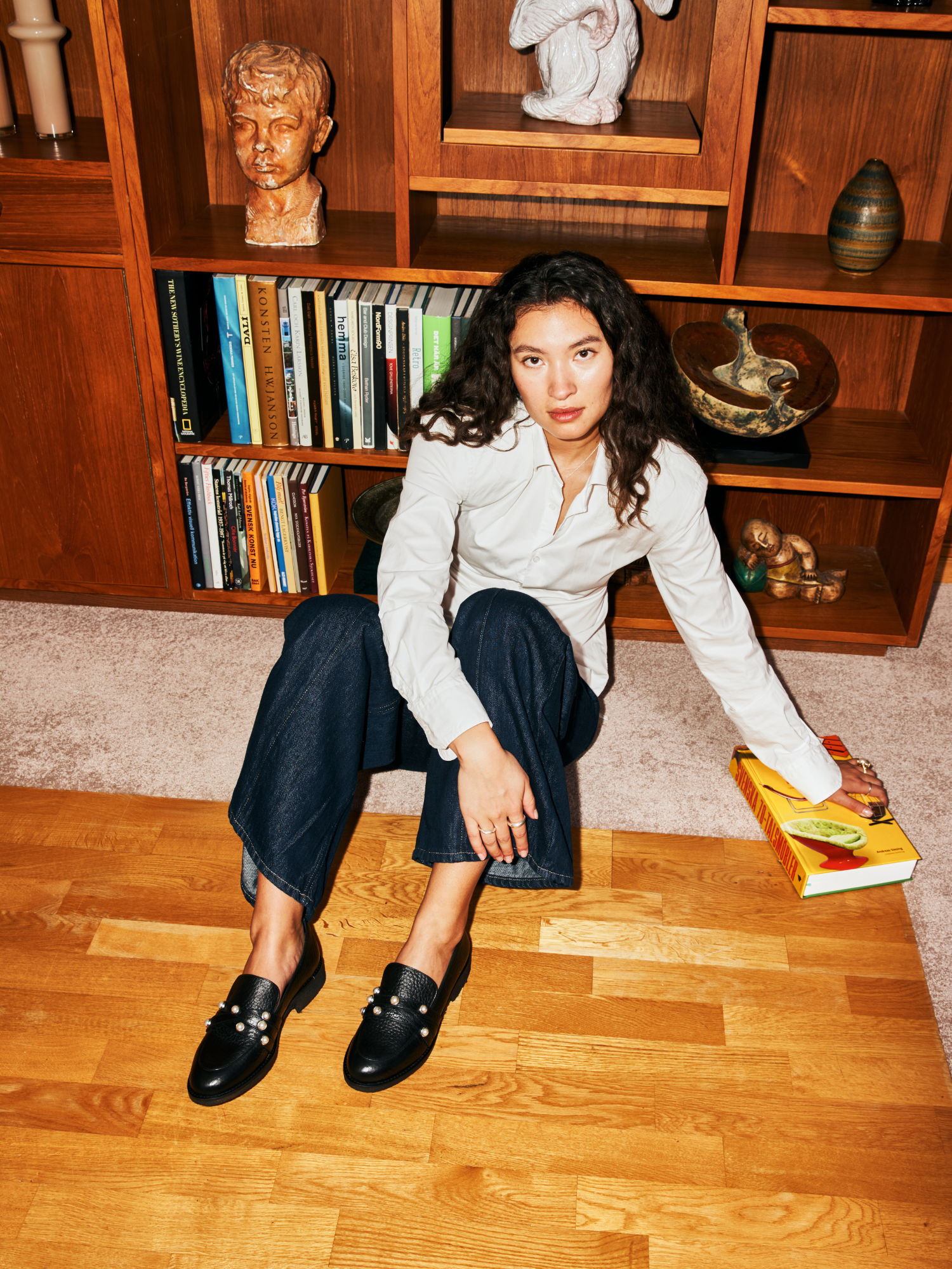 Blankens The Ebba black loafer with pearls