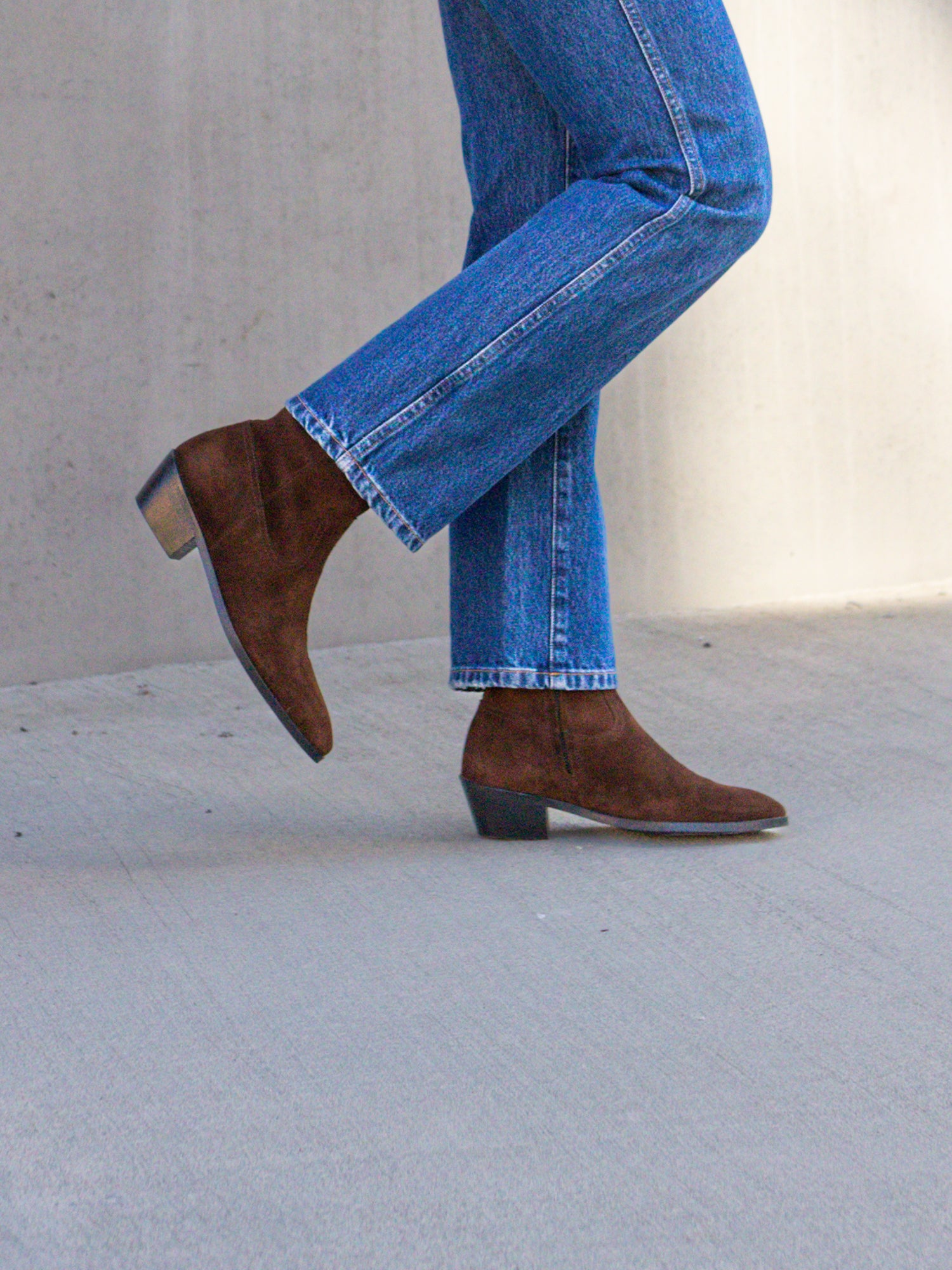 THE ALVA BROWN SUEDE ZIPPER BOOT