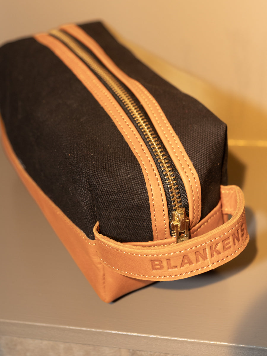 THE DENNIS BEAUTY AND CABLE CASE BLACK