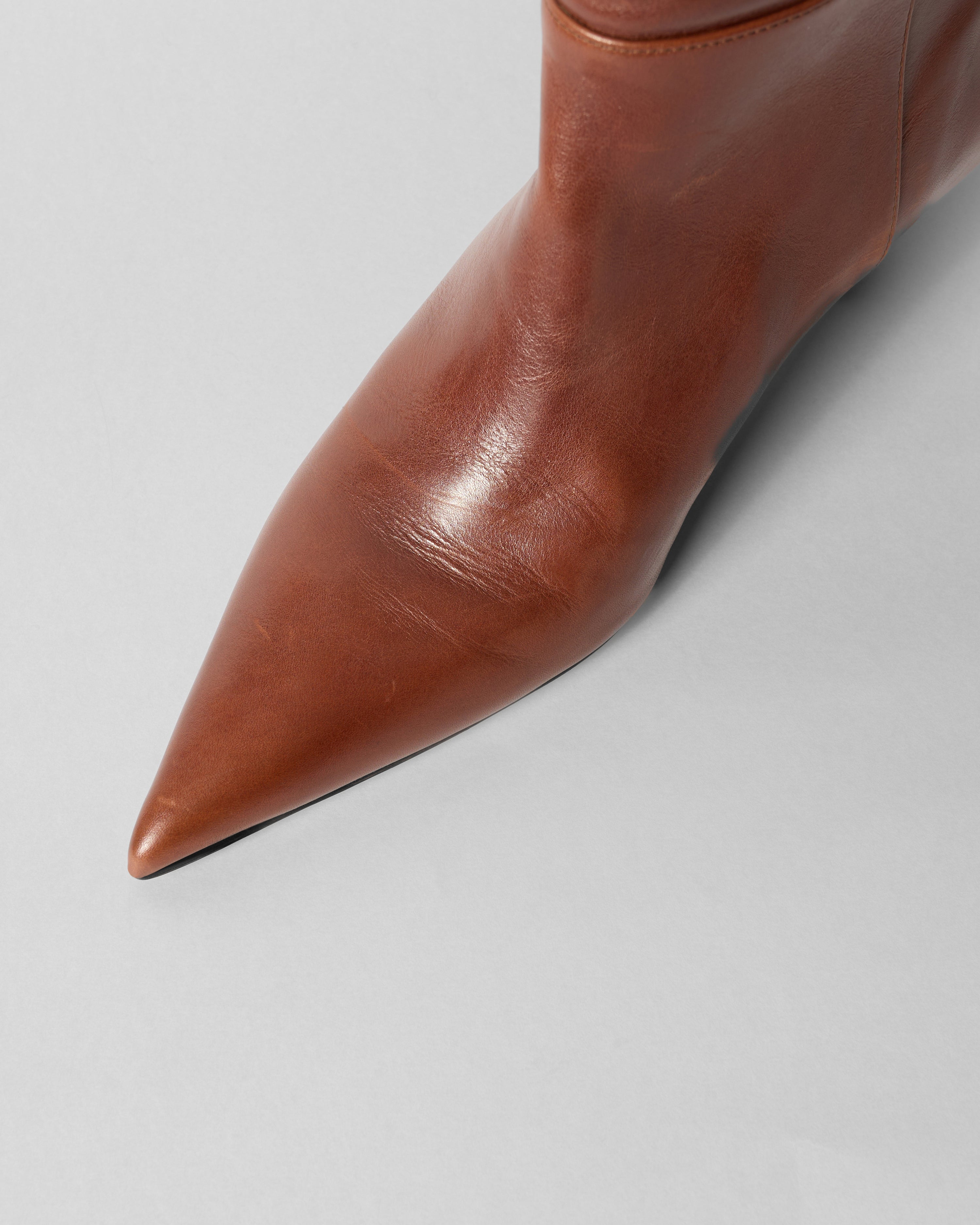 THE SYDNEY BROWN LEATHER