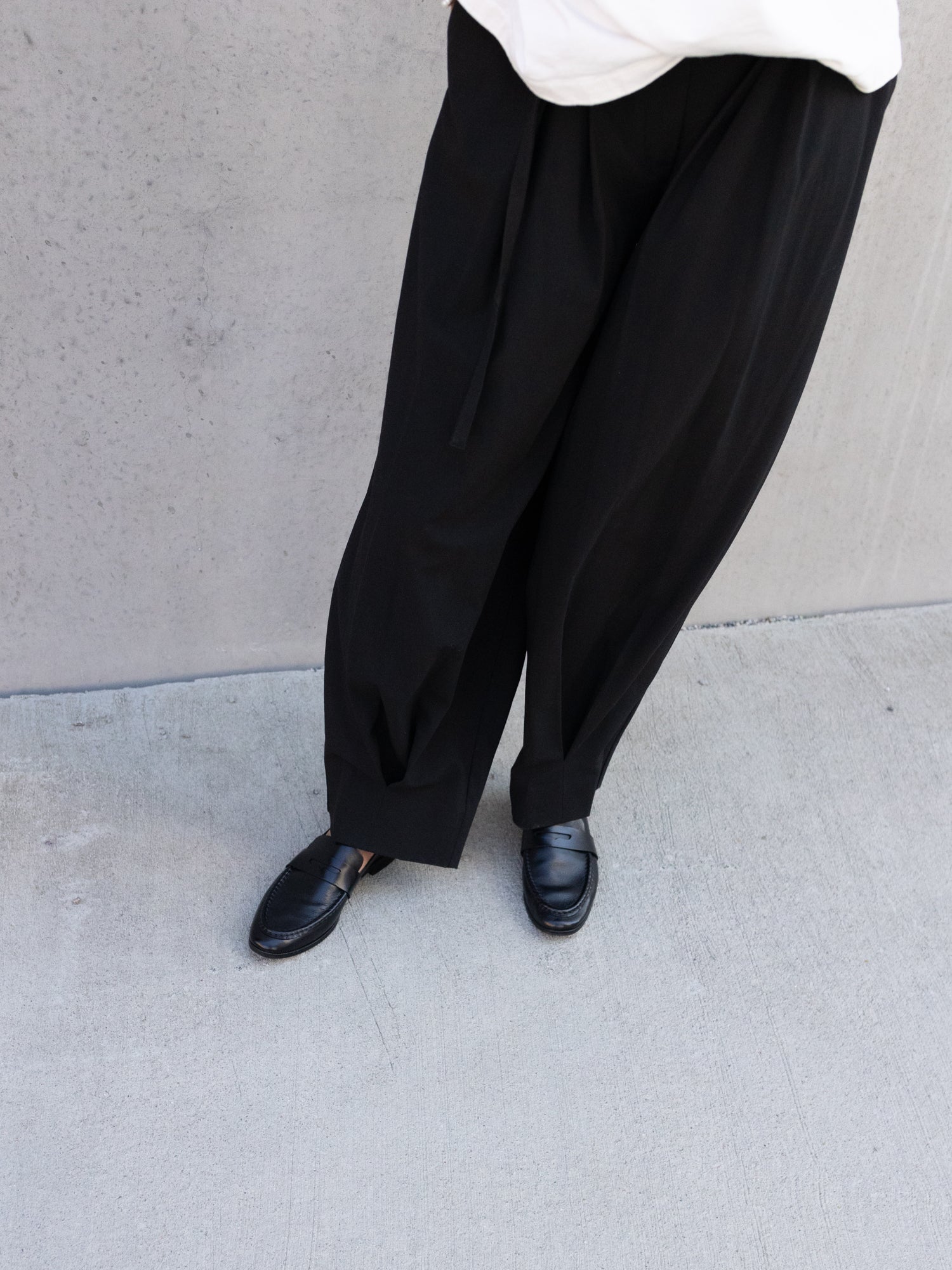 THE VIENNA BLACK LEATHER LOAFER