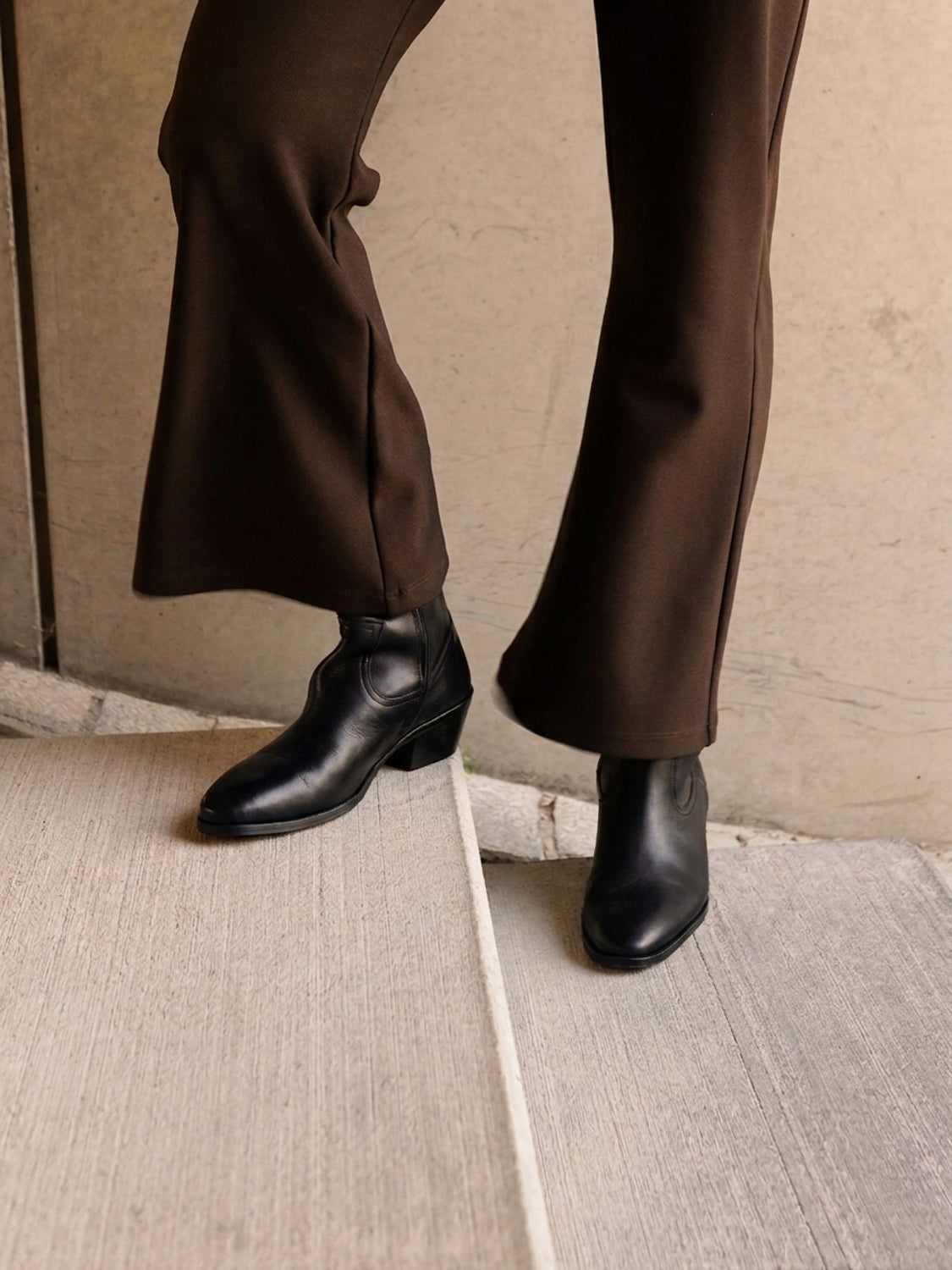 The Alva Black Leather