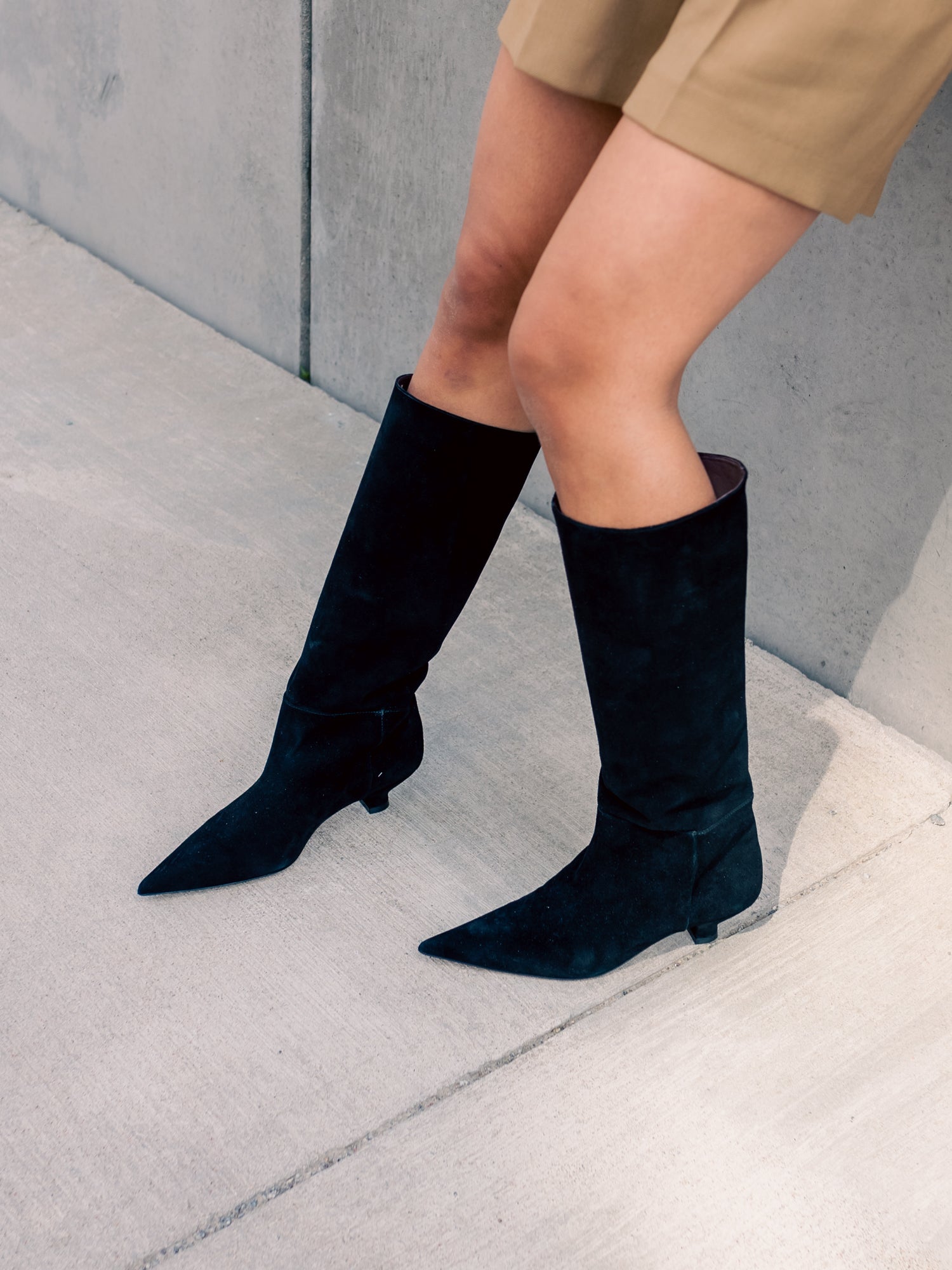THE SYDNEY BLACK SUEDE