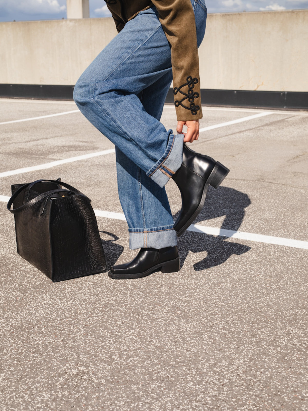 The Hedda Black Leather