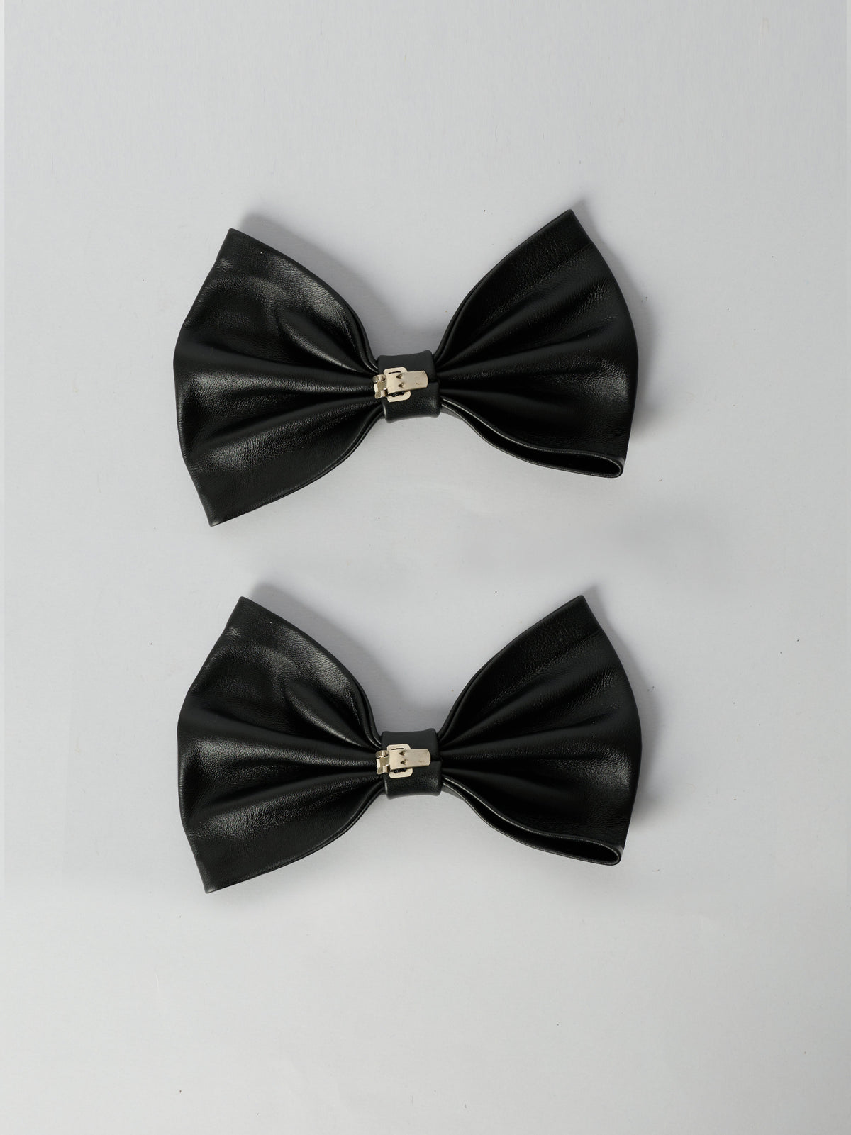 Blankens Black Clip-On Bows