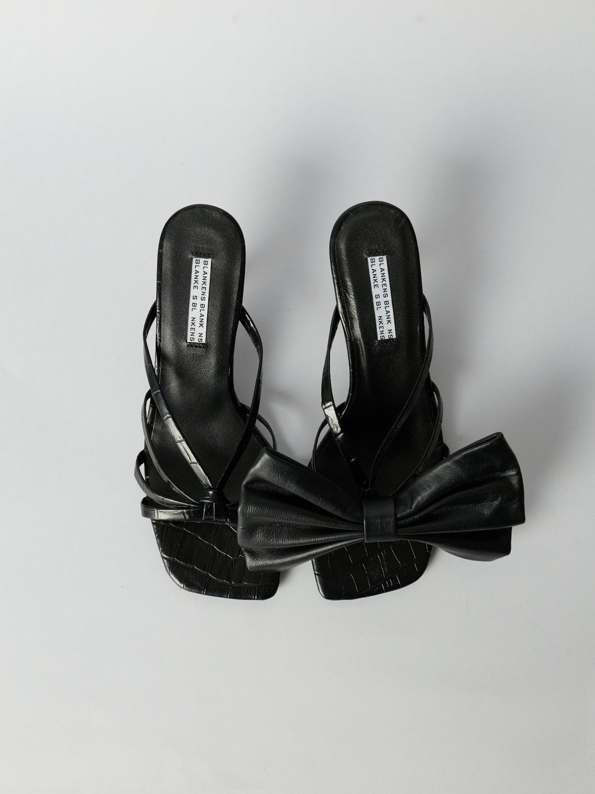 Blankens Black Clip-On Bows
