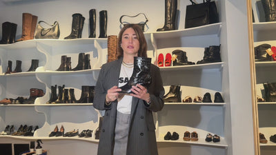 In this video, our founder Cecilia Blankens describes the size and fit of the Miranda boots.