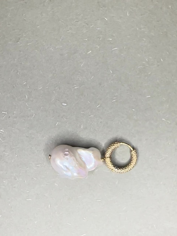 SINGLE GOLD PEARL EARRING AND PENDANT