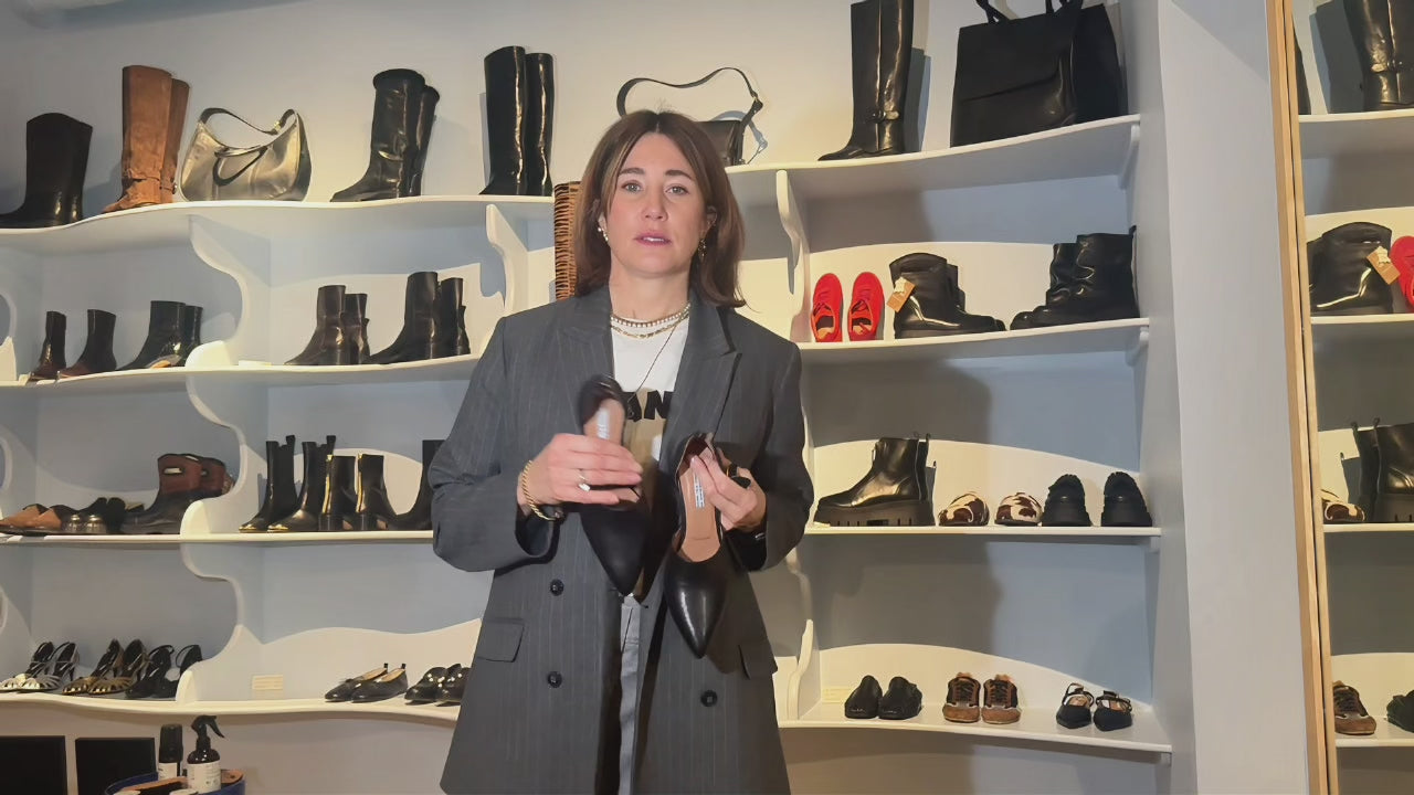 In this video, our founder Cecilia Blankens describes the size and fit of the Riverside heels.