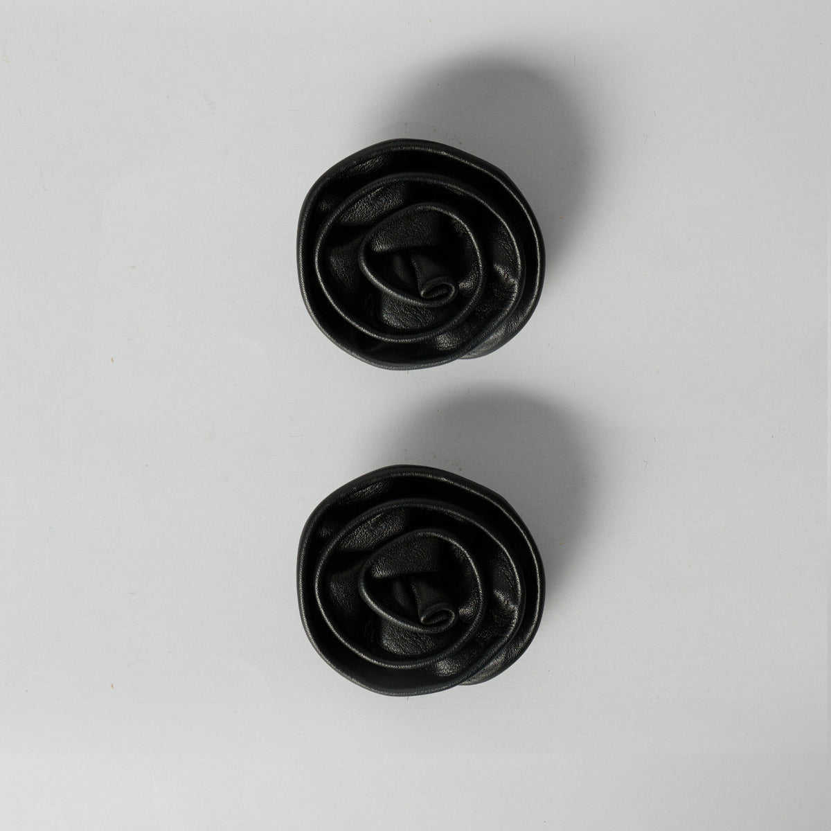 Blankens Black Clip-On Rose