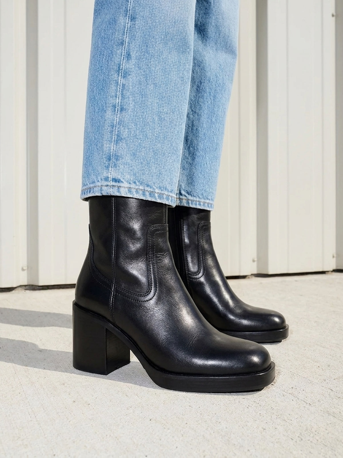 The Milou Black Leather