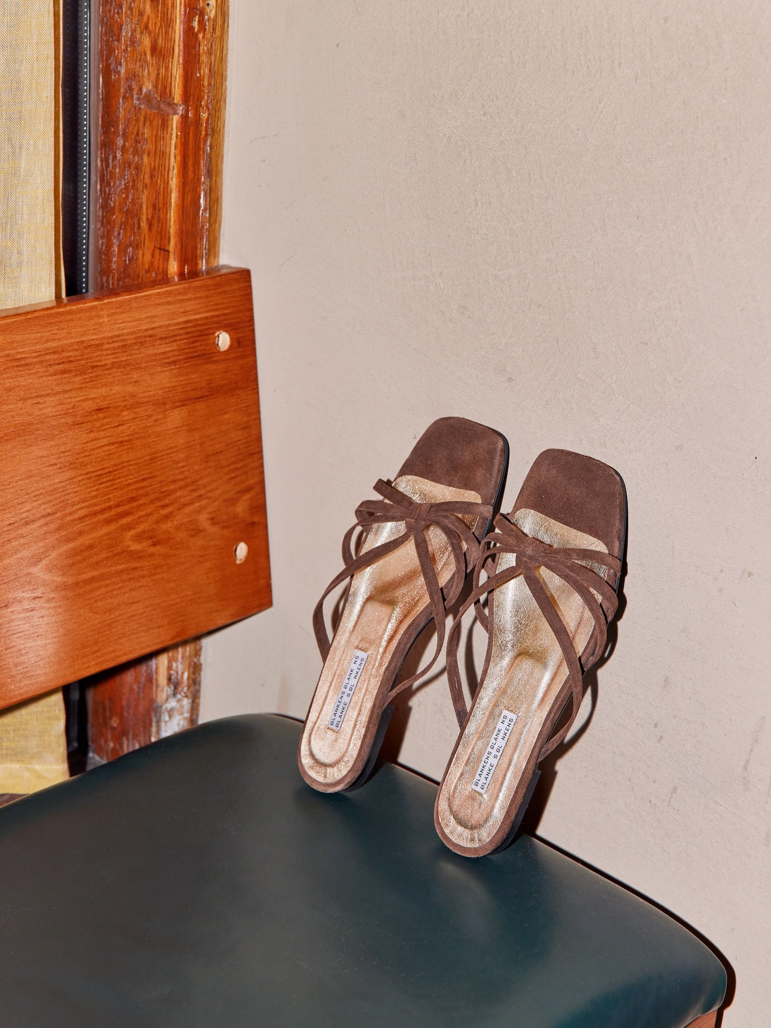 THE JENNIE FLAT BROWN SUEDE