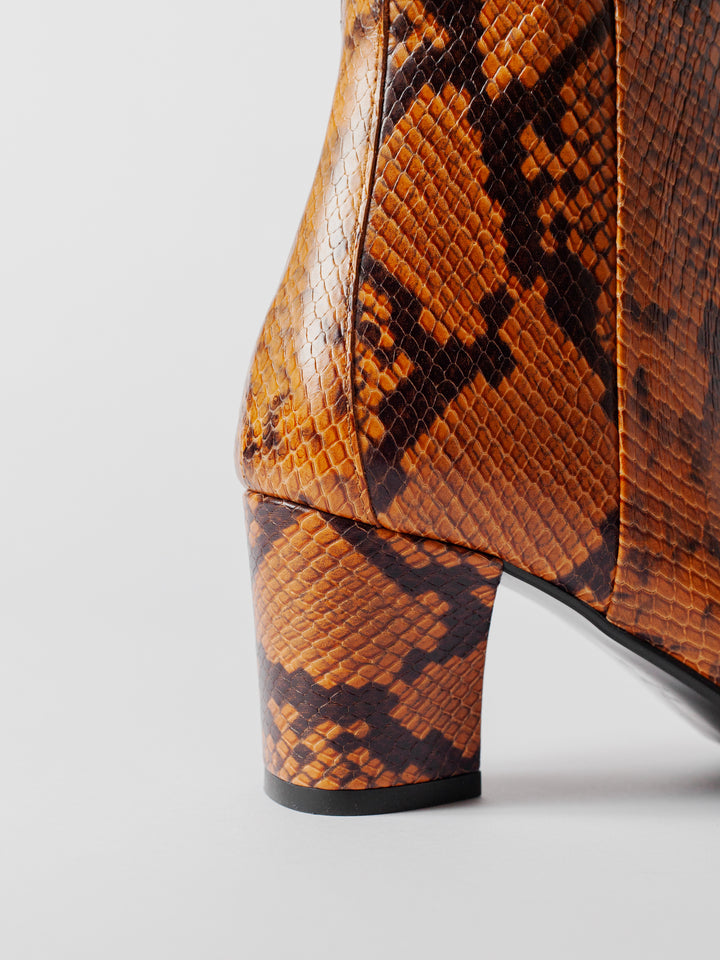 Blankens The Riverside Boot Serpent, Reptile embossed calf leather. Serpent embossed leather. Fall Winter boot.  Detail photo of heel.
