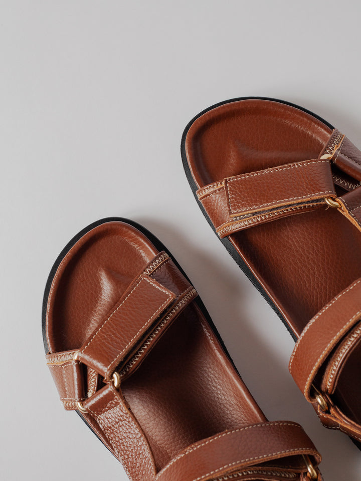 Blankens The Sanremo Sahara sandal nutty brown leather, contrast stitching in off-white, black real rubber sole
