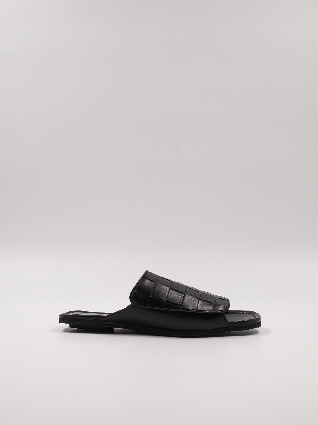 Blankens black flat leather sandal The Alassio Open