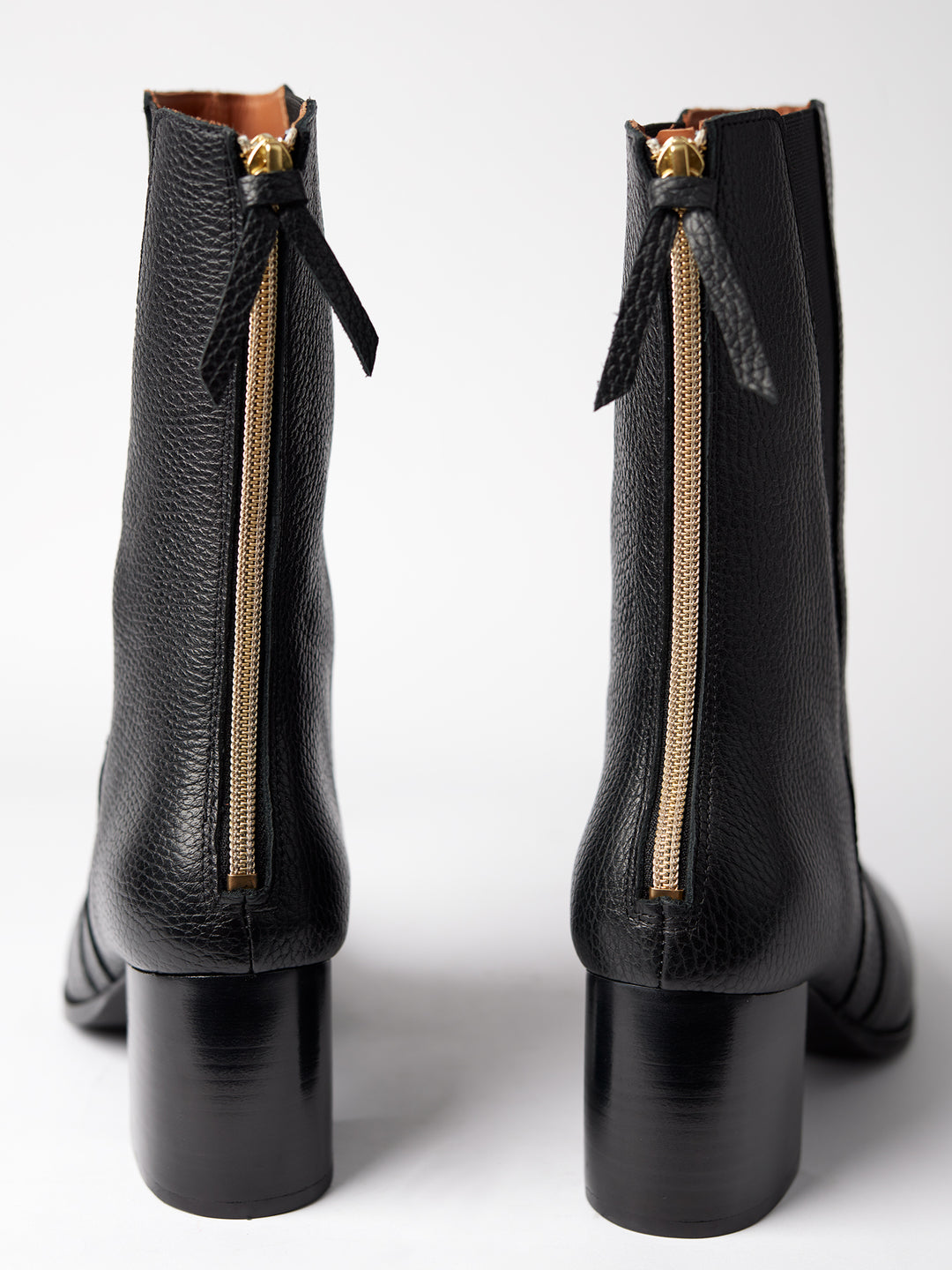 Blankens The Diana black heeled boot with gold detail in the front and zipper in the back detailed picture of the zipper in the back