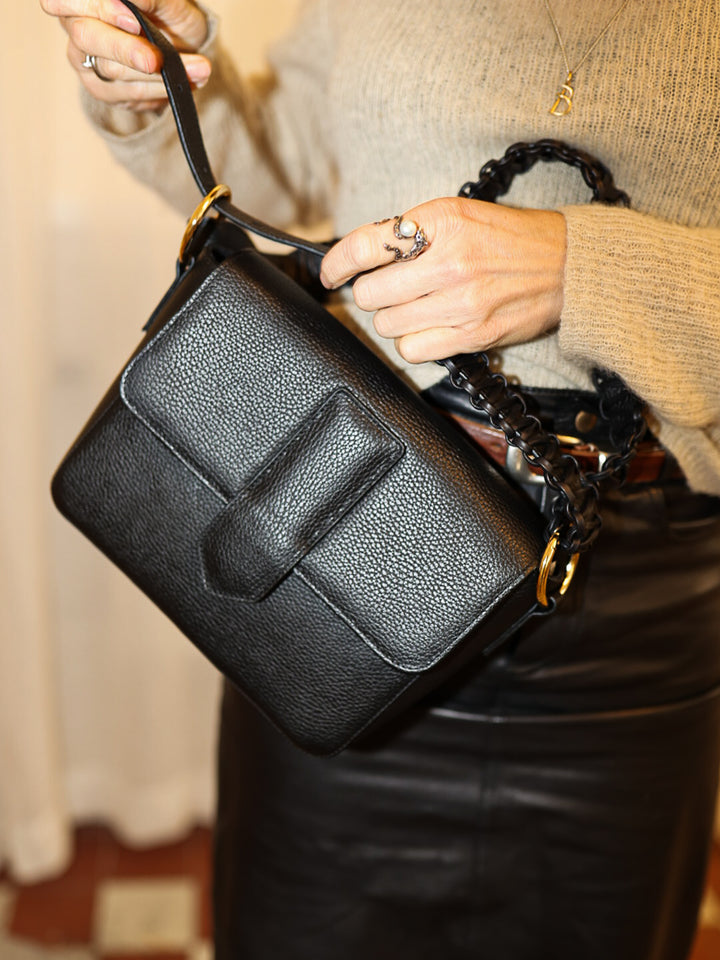 Blankens The Madeira Black bag in leather model adjusting bag strap