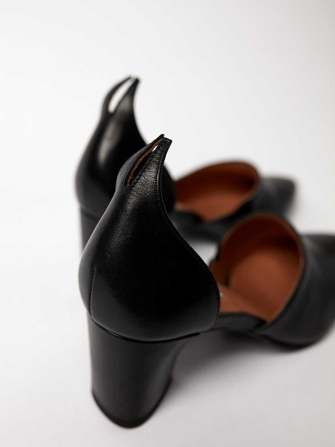 Blankens comfy heel The Riverside in black leather. Made in Portugal. Yourblankens.