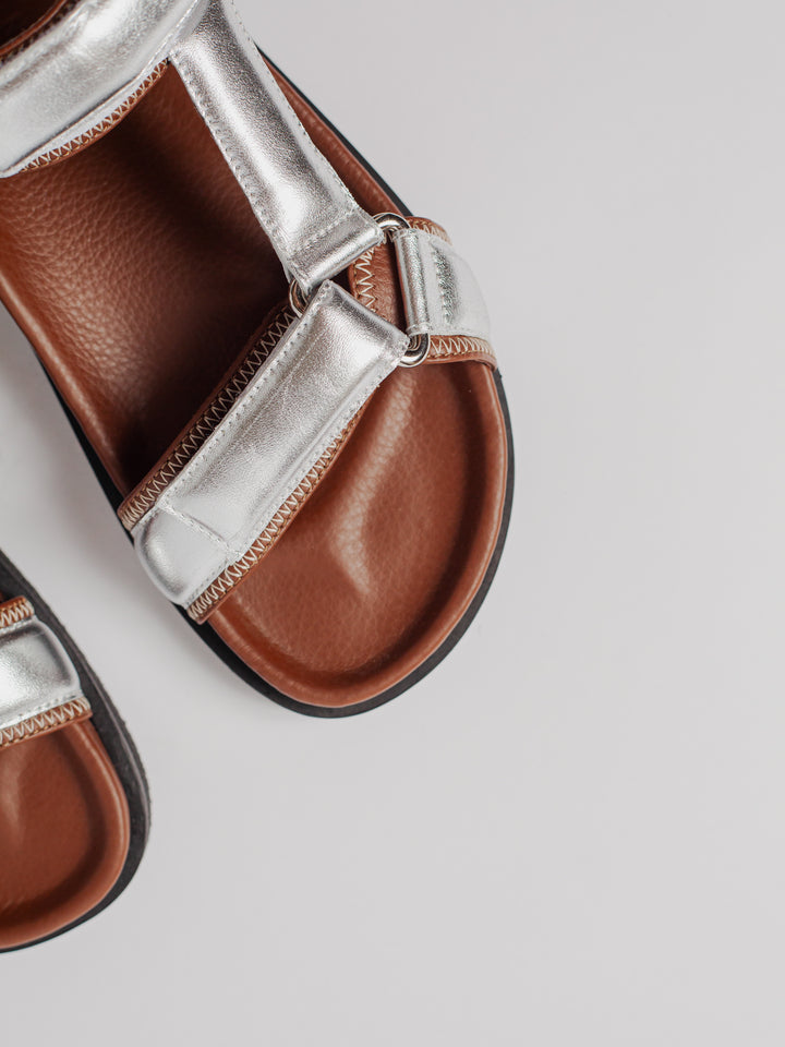 Blankens Sanremo Silver. Silver and brown leather sandal.