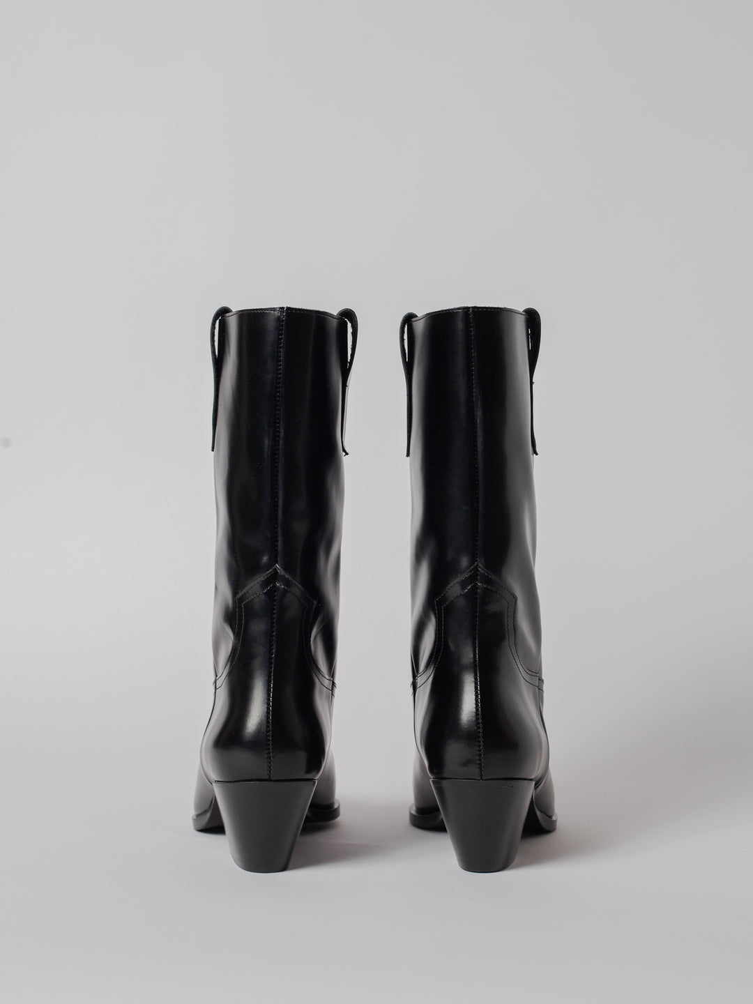 Blankens The Sedona cowboy boot in black leather with pointed toe. Comfortable heel. Fall winter boots. 