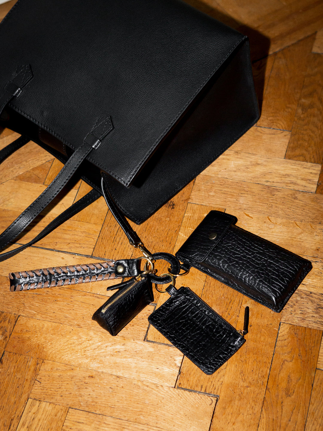 Blankens The Madrid Phone, Card And Key Holder croc in black leather