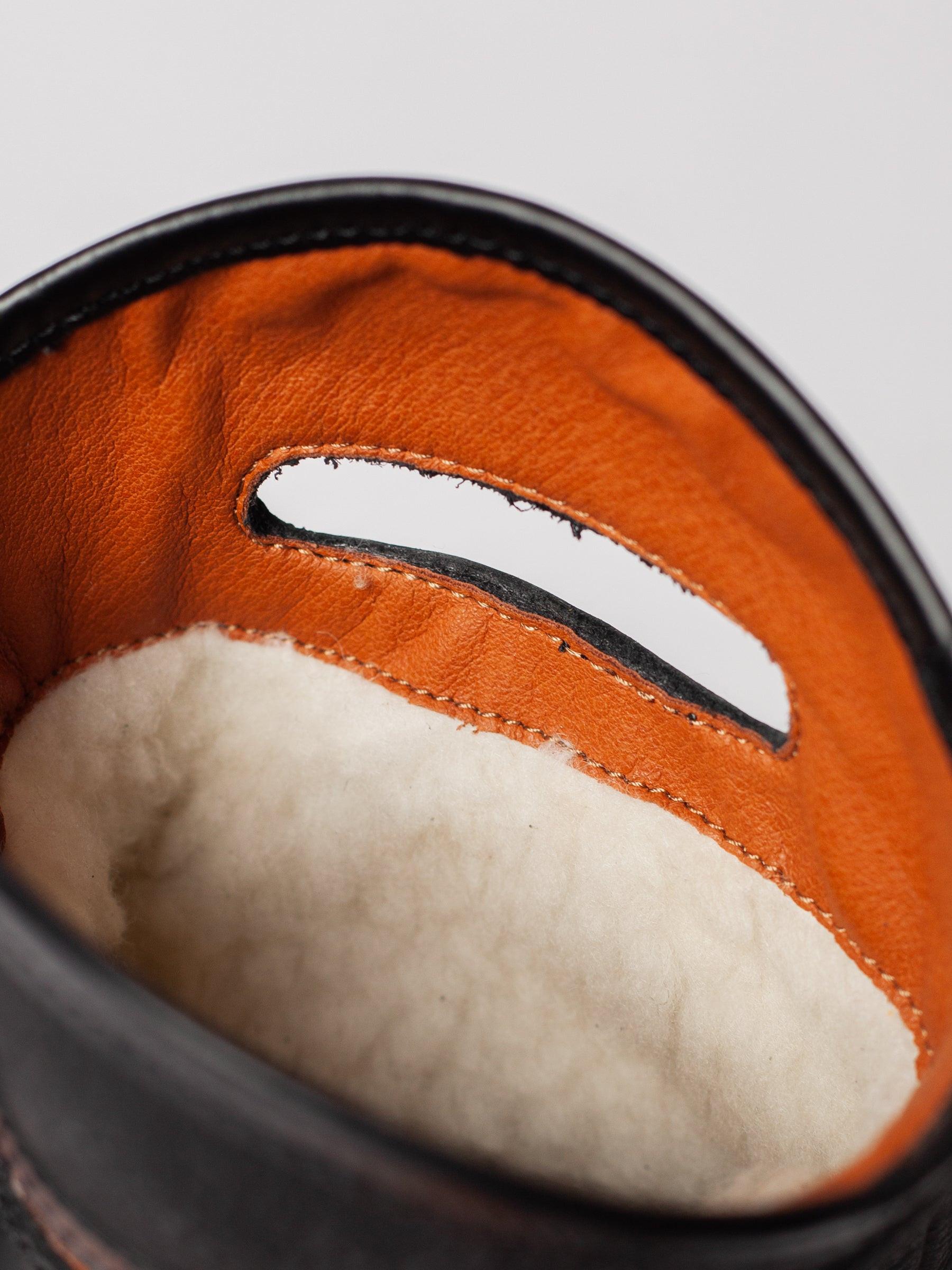 Blankens The Alexia Low Eco black low boot with handles. warm with fuzzy wool lining. water resistant. detail photo of the lining