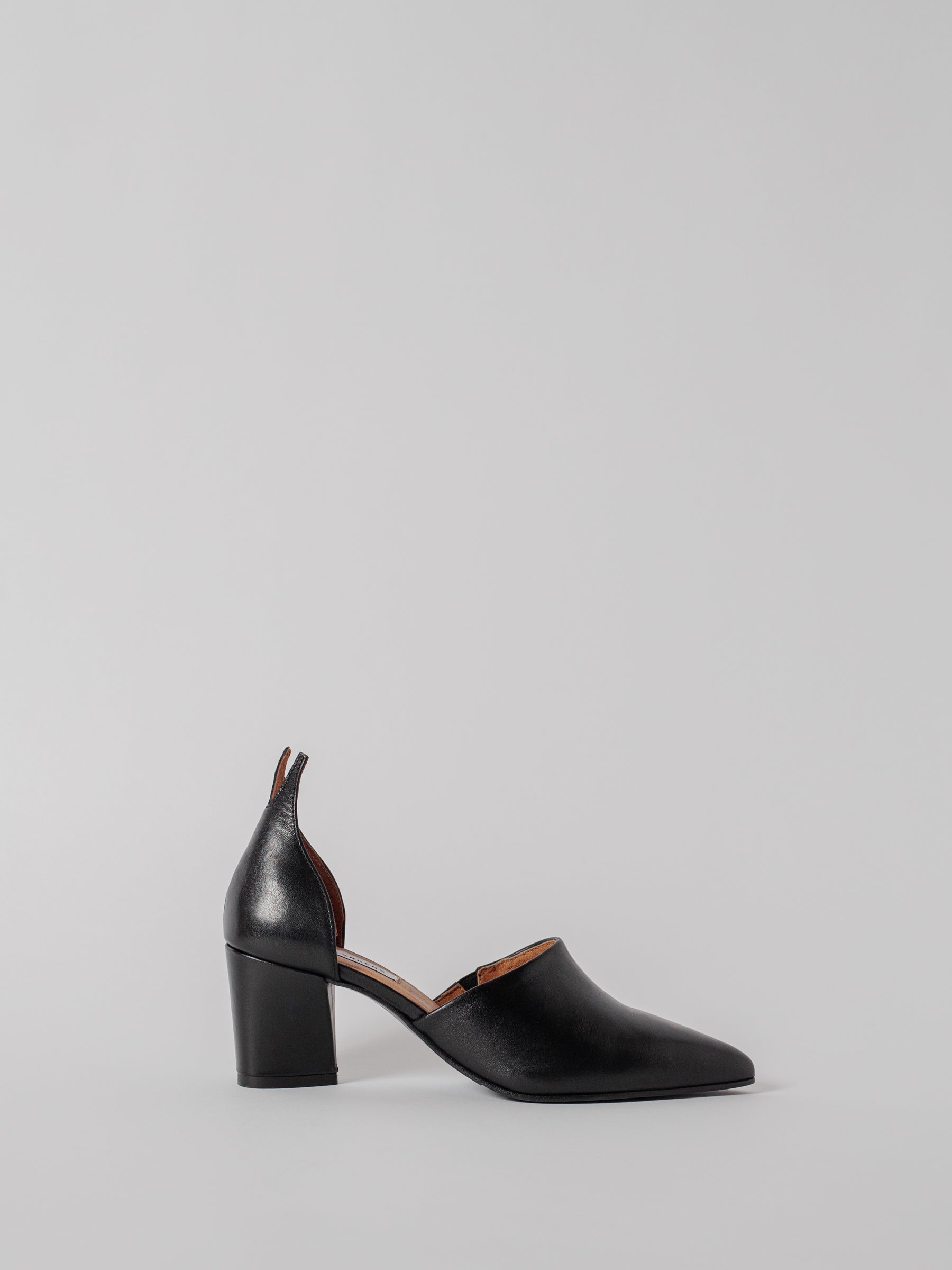 Blankens The Riverside Black Leather back detail slightly pointier toe
