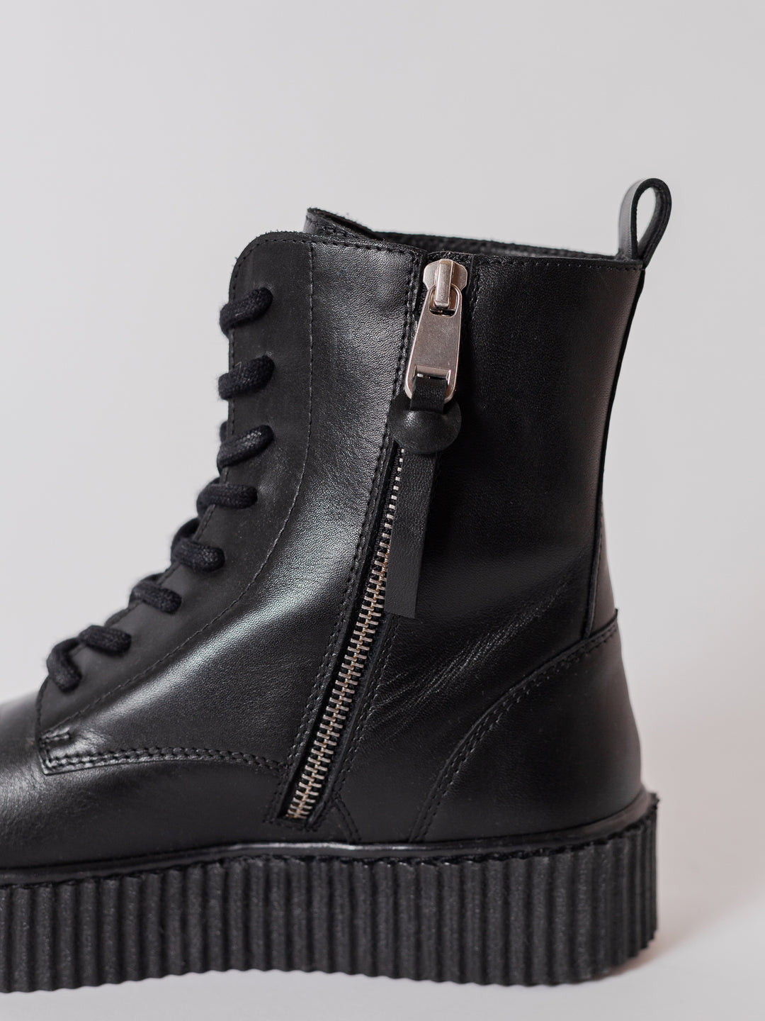 Blankens The Camden Zipper black leather boot sole detailed picture of the zipper