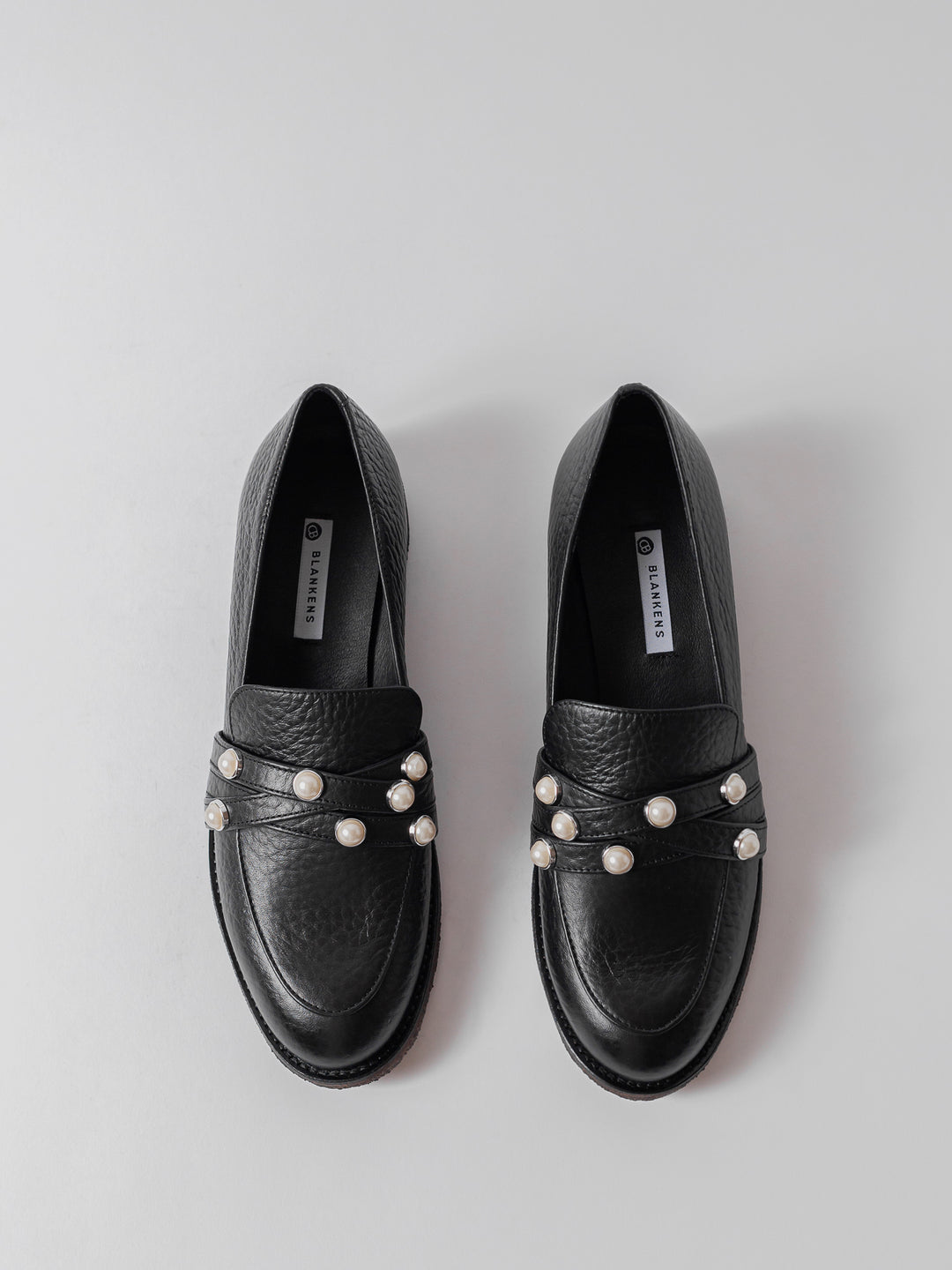 Blankens The Ebba black loafer with pearls